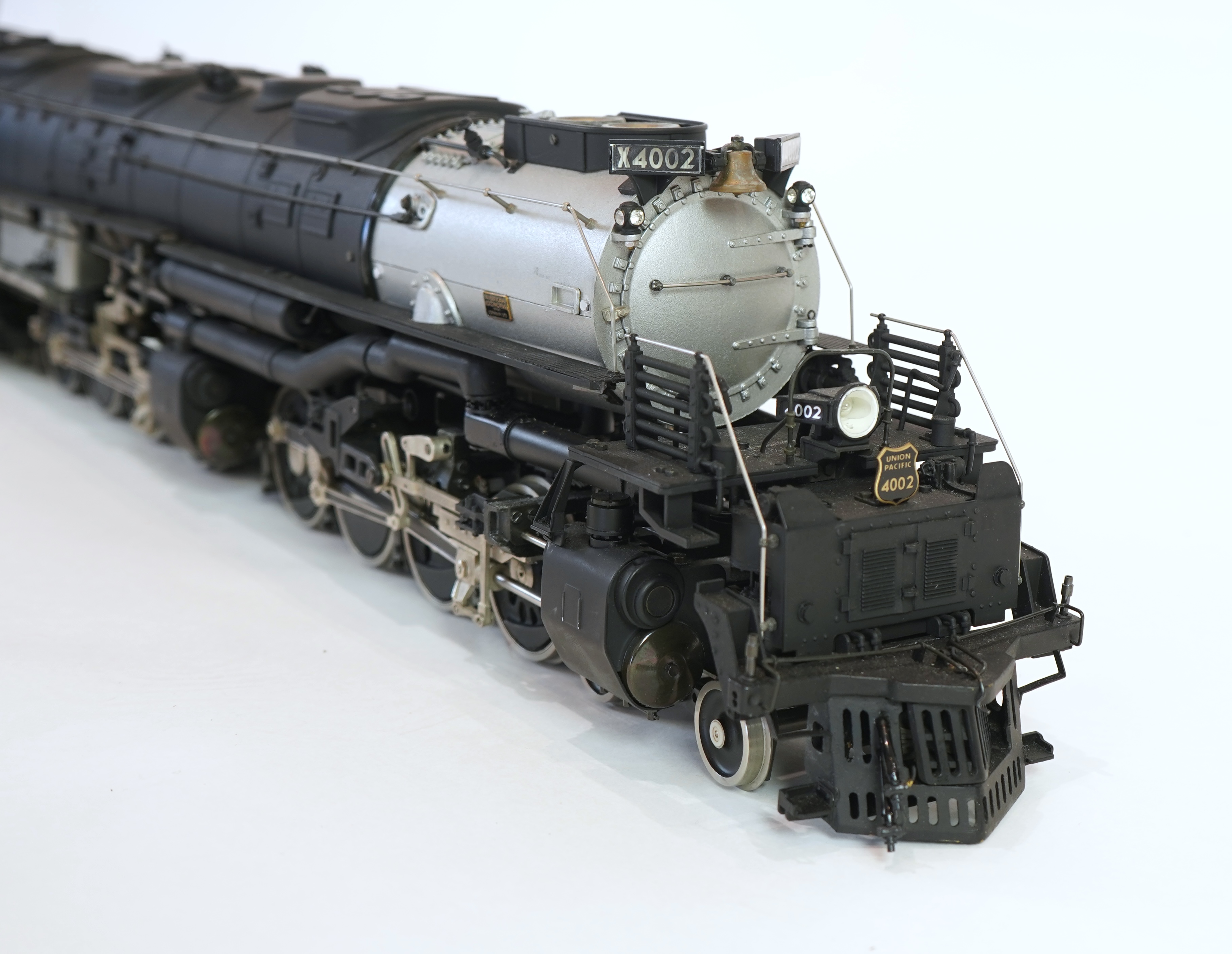 A Gauge One Aster Hobbies Union Pacific Big Boy, 4-8-8-4 tender locomotive, 4002, the electric version, together with plywood flight case bearing the original Aster labels for the live steam version.
